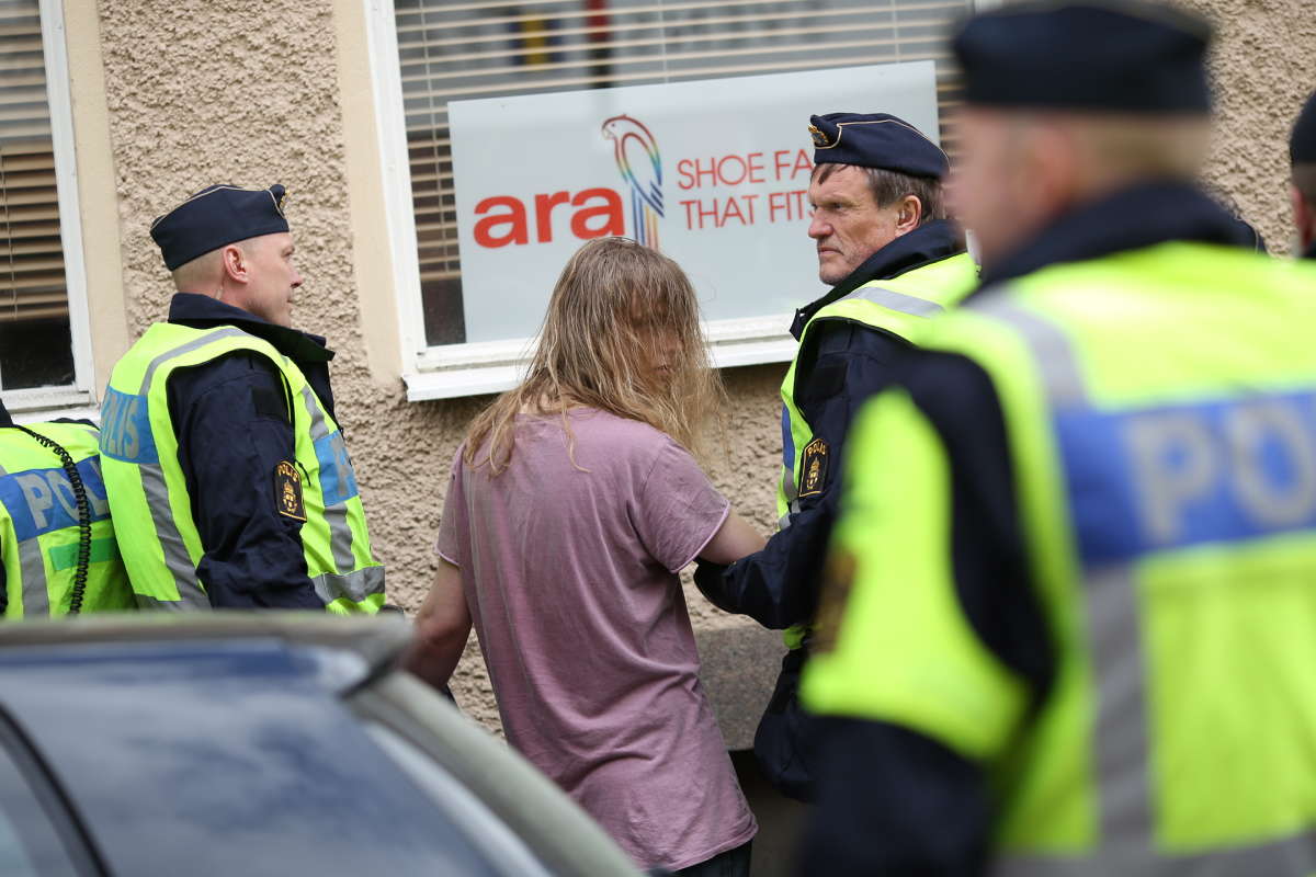 Två poliser och en motdemonstrant. Två poliser och en motdemonstrant.